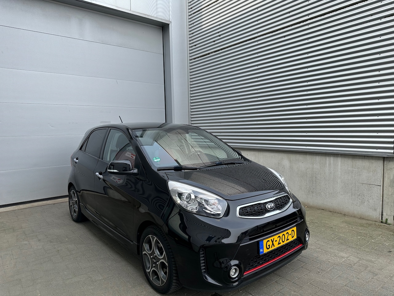 Kia Picanto - 1.2 CVVT SportsLine | VOL OPTIES | 2015 | SPORT | STUUR EN STOELVERWARMING - AutoWereld.nl