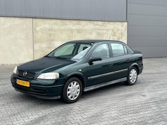 Opel Astra - 1.6 Club SEDAN
