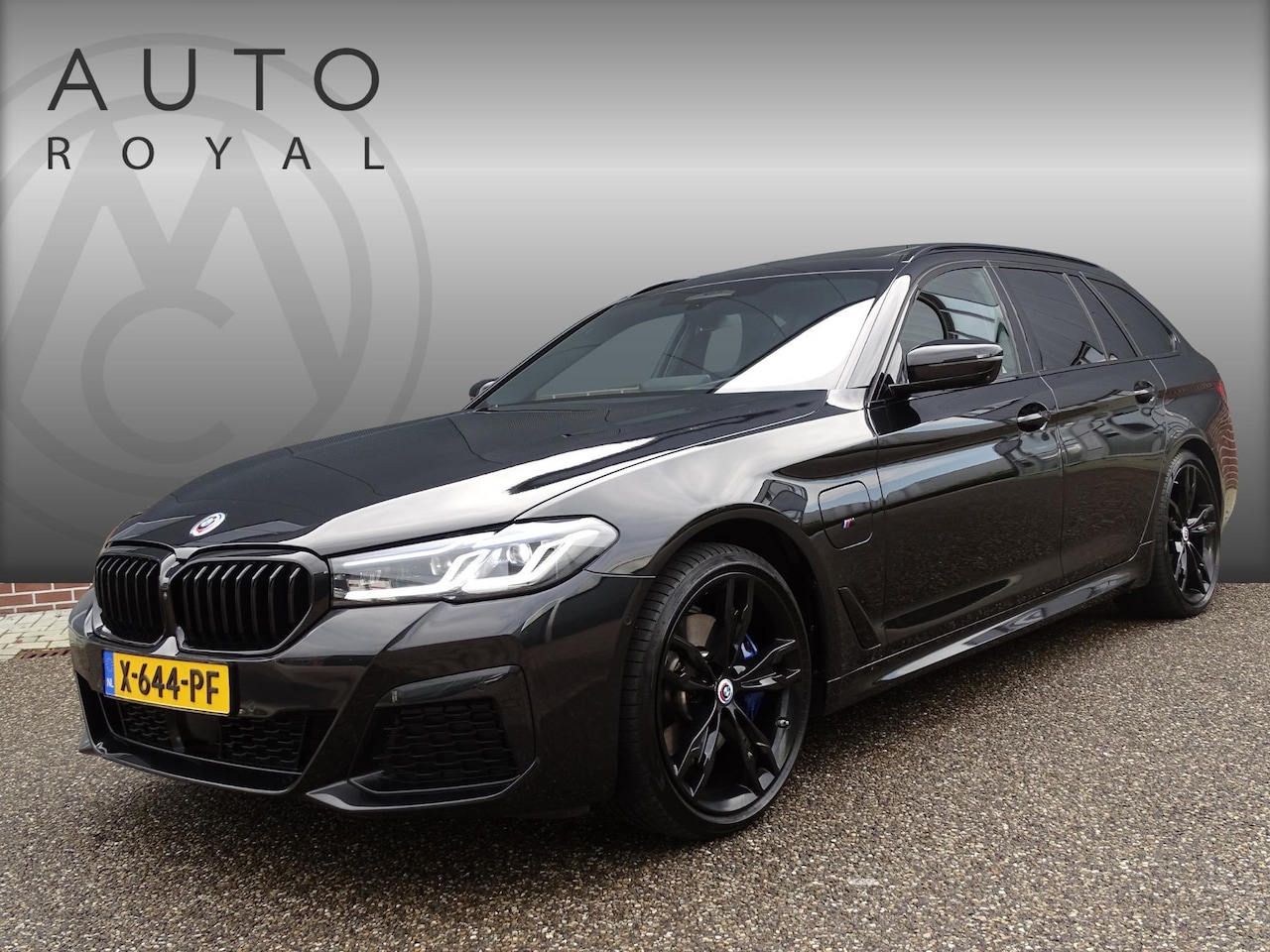 BMW 5-serie Touring - 530e xDrive Business Edition Plus LASER KOPLAMPEN | HEAD-UP DISPLAY | PANORAMADAK | M-SPOR - AutoWereld.nl
