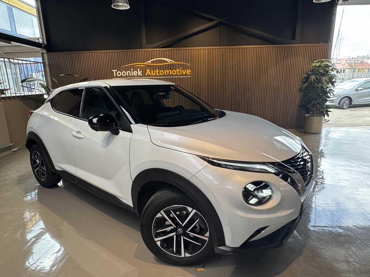 Nissan Juke - 1.0 DIG-T Tekna LMV Navigatie flippers op stuur - AutoWereld.nl