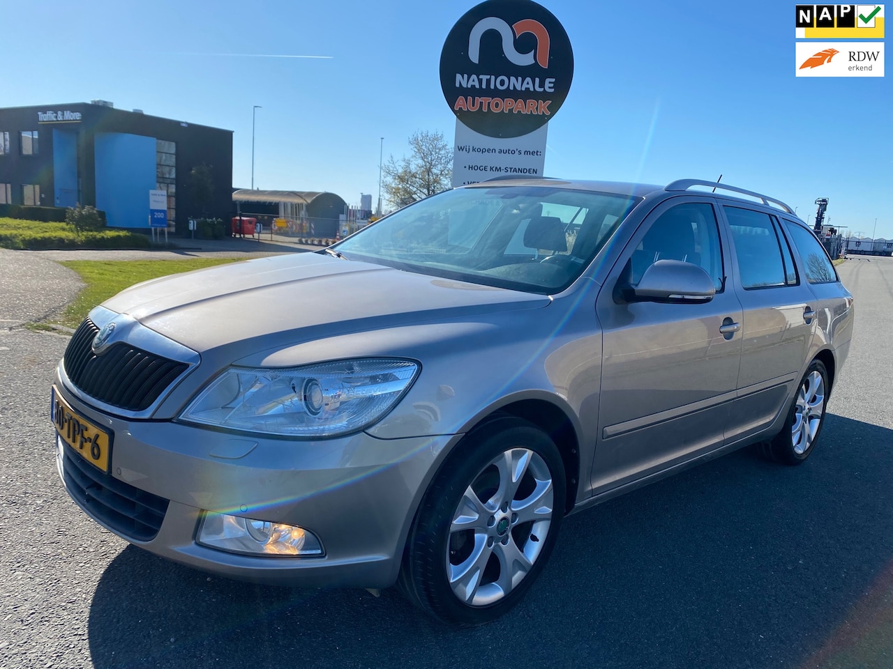 Skoda Octavia Combi - 1.2 TSI ELEGANCE BUSINESS LINE 2012 – AUTOMAAT - AutoWereld.nl