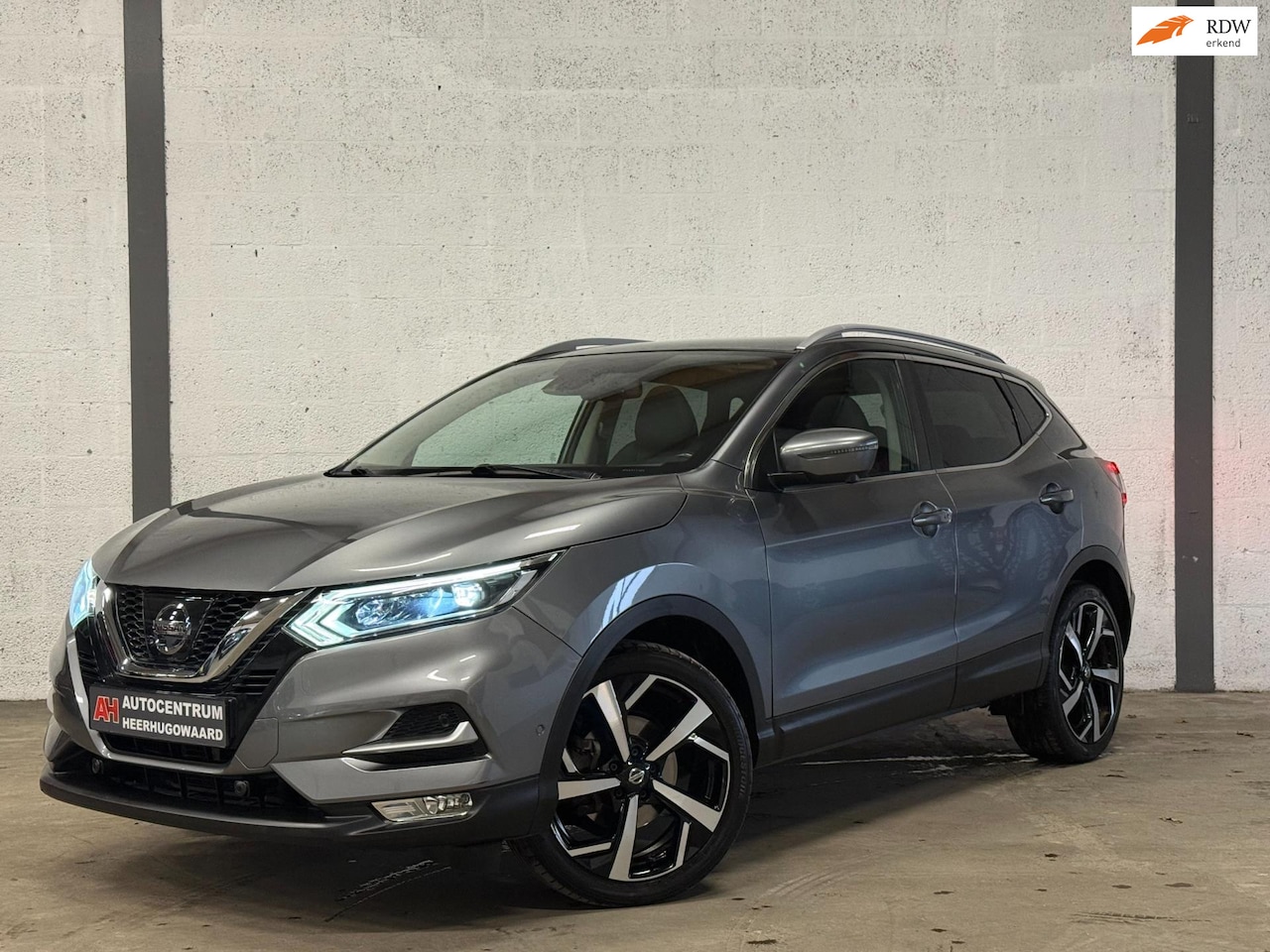 Nissan Qashqai - 1.2 Tekna AUT|Pano|Navi|360|Leder|Blindspot|Dealer Onderhouden !! - AutoWereld.nl