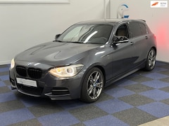 BMW 1-serie - M135i xDrive Business / RIJDT SCHAKELT GOED / DEALER ONDERHOUDEN / AUTOMAAT