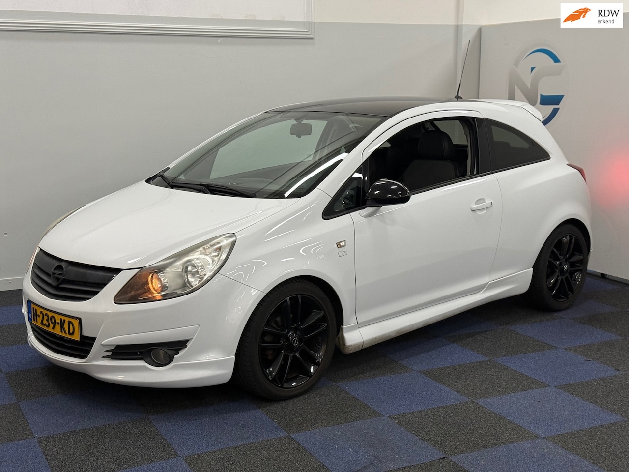 Opel Corsa - 1.2-16V Sport / OPC / AIRCO / RIJDT SCHAKELT GOED - AutoWereld.nl