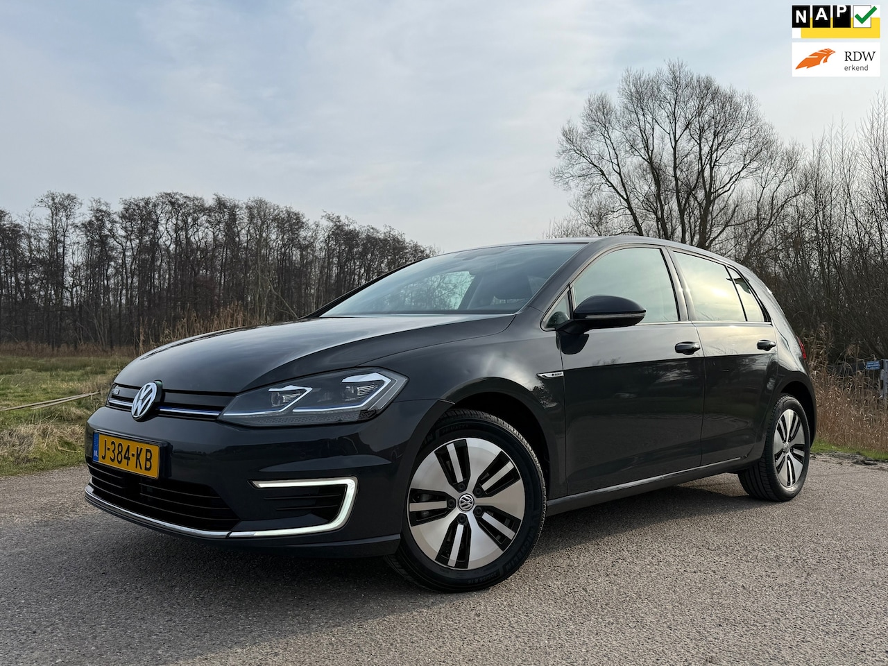 Volkswagen e-Golf - E-DITION Automaat / Apple CarPlay/Android Auto / Clima / Navi / 16" Velgen / PDC / Cruise - AutoWereld.nl
