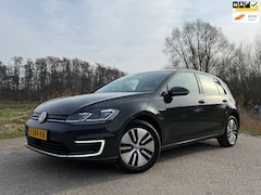 Volkswagen e-Golf - E-DITION Automaat / Apple CarPlay/Android Auto / Clima / Navi / 16" Velgen / PDC / Cruise