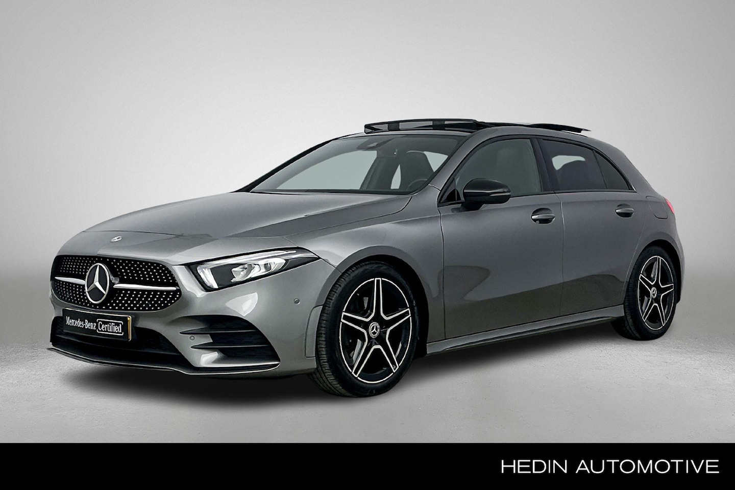 Mercedes-Benz A-klasse - A 200 Automaat AMG Line | Advantage Pakket | Nightpakket | Trekhaak | Panoramadak | LED | - AutoWereld.nl