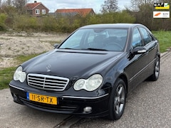 Mercedes-Benz C-klasse - 200 K. Avantgarde Automaat ECC Audio-CD/Navigatie Leder/Stof LMV 16" Cruise Dealeronderhou