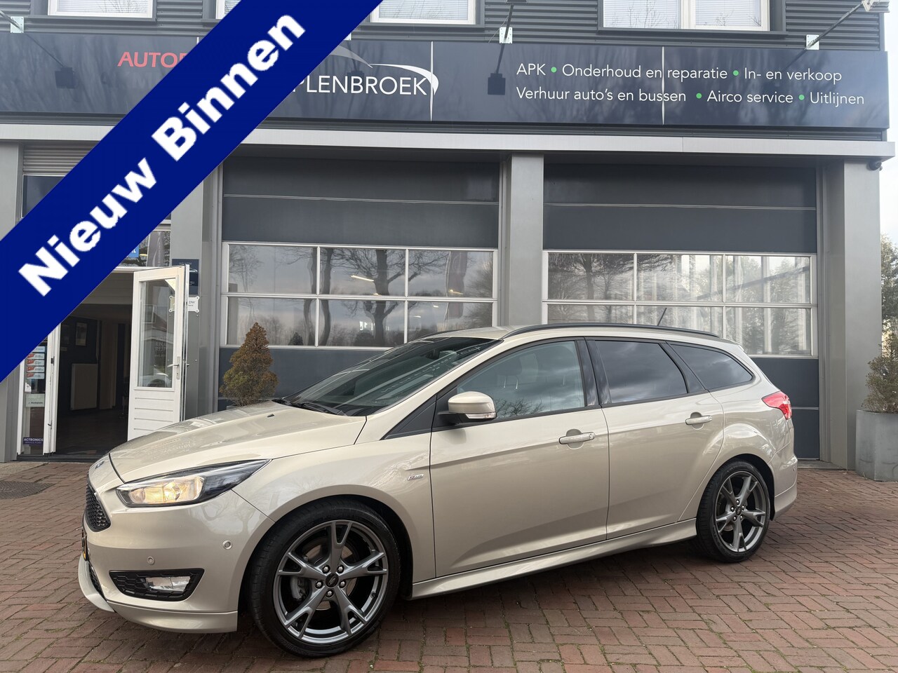 Ford Focus Wagon - 1.0 ST-Line Bj 2017 Km 132.000 126PK Dealer onderhouden !! - AutoWereld.nl