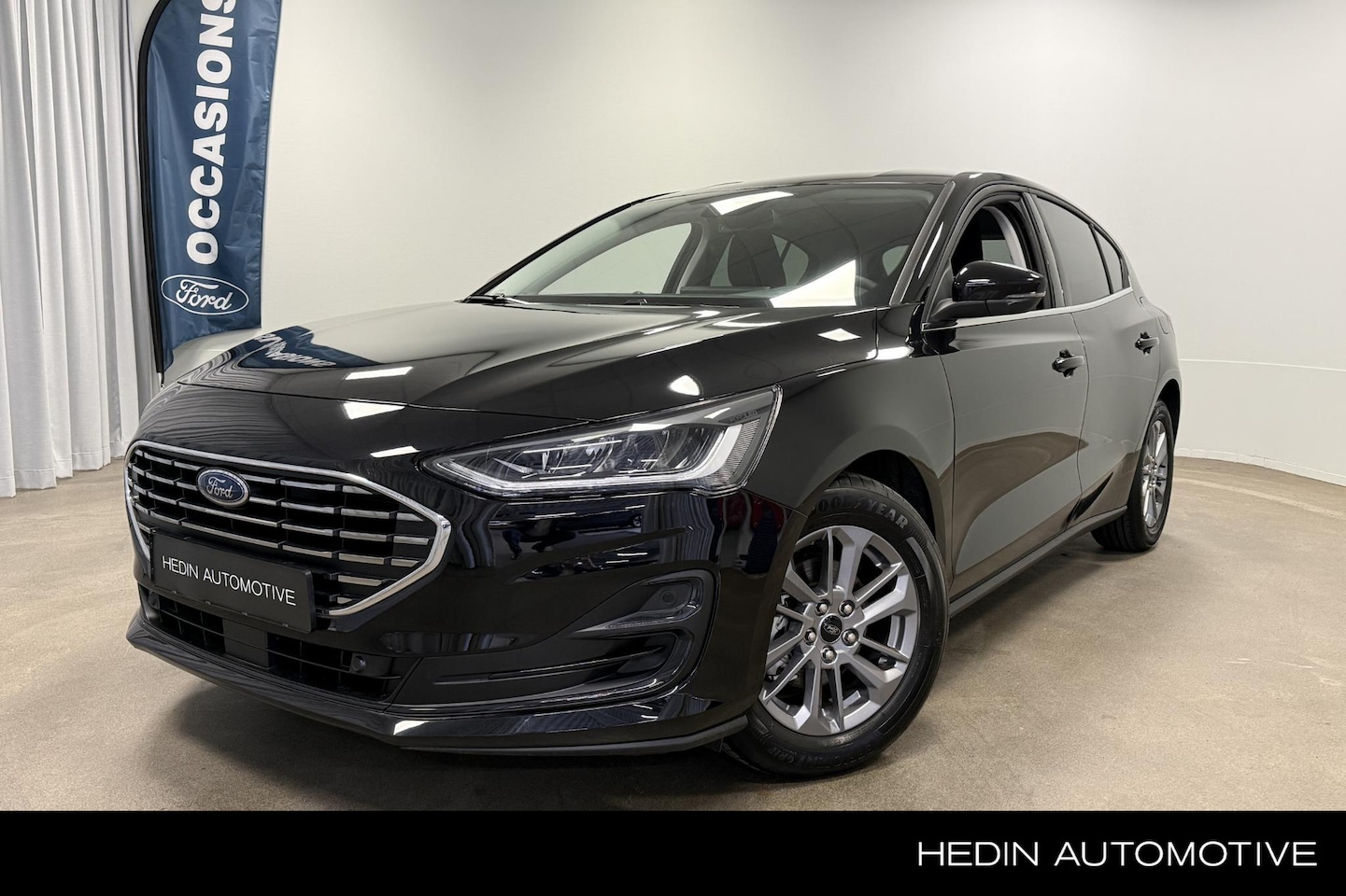 Ford Focus - 1.0 EcoBoost Titanium RIJKLAAR  Ruim 6000 euro voordeel! Privacy glas, licht metalen velge - AutoWereld.nl