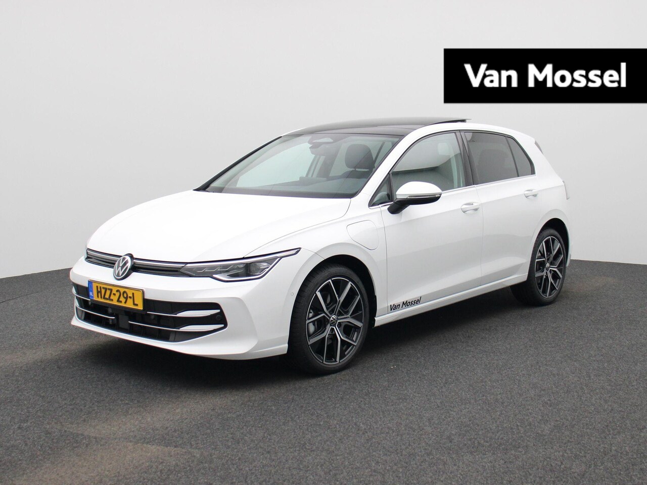 Volkswagen Golf - 1.5 eHybrid Style Edition | Automaat | Navigatie | Draadloze Apple carplay | Adaptive crui - AutoWereld.nl