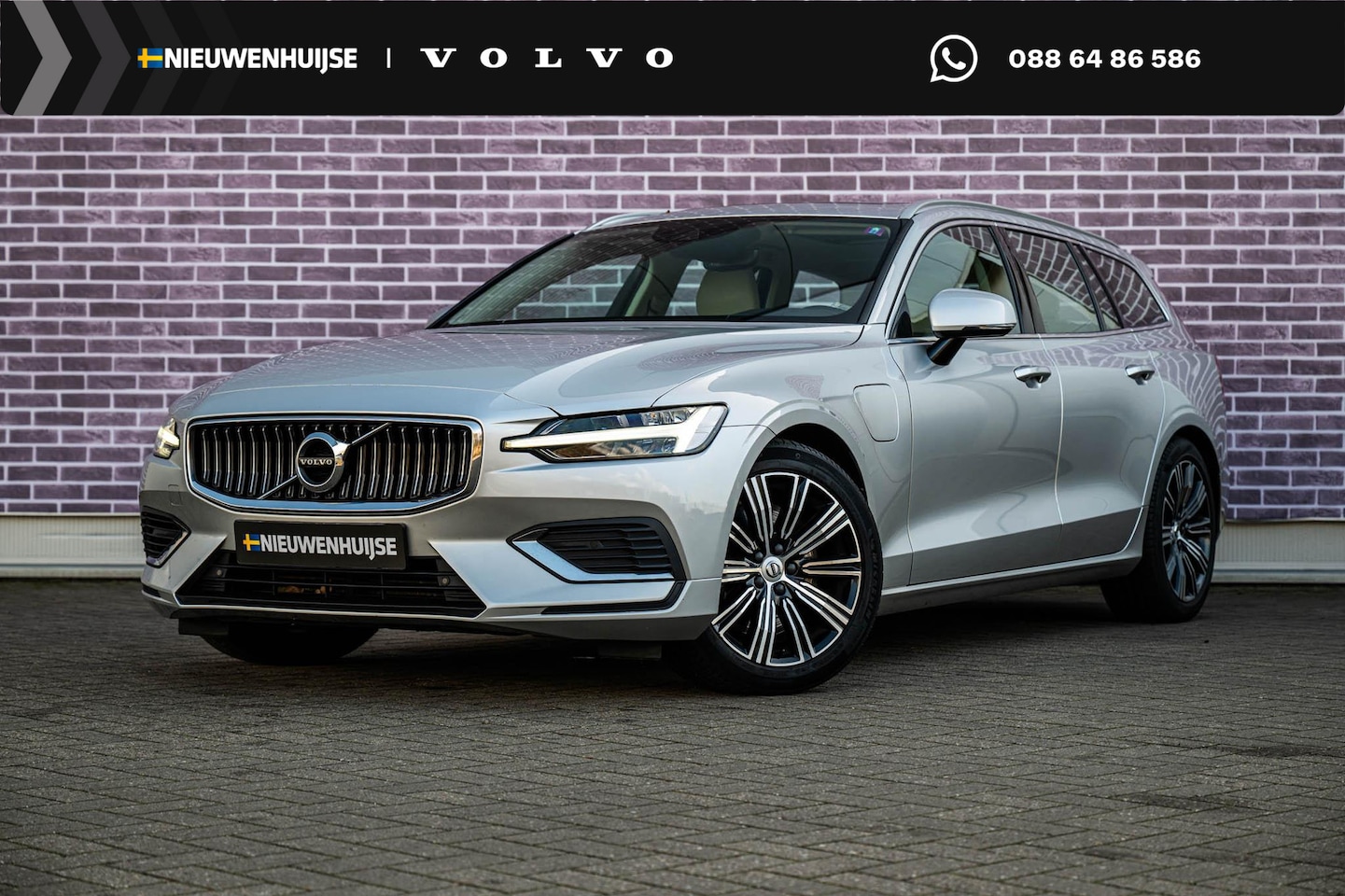 Volvo V60 - 2.0 T6 Recharge AWD Inscription | Plug-in Hybrid (PHEV) | Trekhaak | Panoramadak | Achteru - AutoWereld.nl