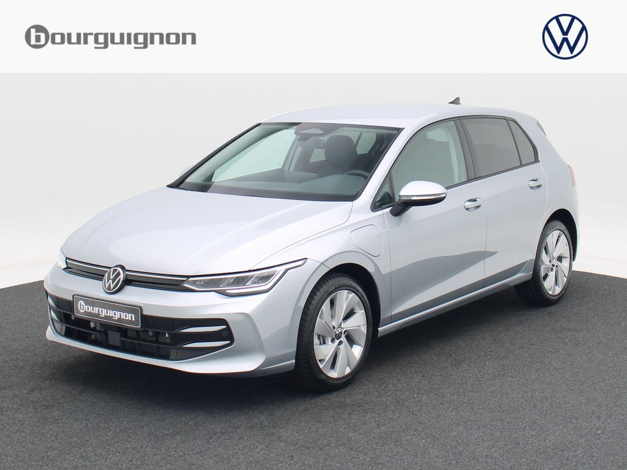 Volkswagen Golf - Life Edition 1.5 eHybrid 204 PK | Trekhaak | Carplay | Camera | Adaptief Cruise Control | - AutoWereld.nl