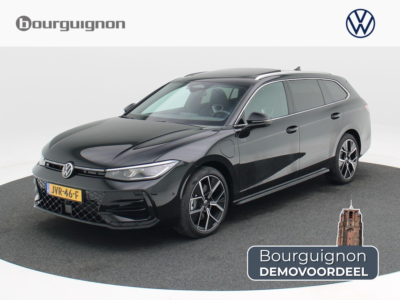 Volkswagen Passat Variant - R-Line Edition 1.5 eHybrid 204 PK | Panoramadak | Trekhaak | 360 Camera | Sportstoelen | S - AutoWereld.nl