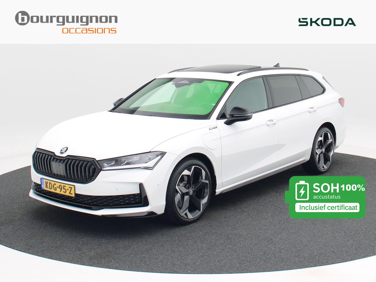 Skoda Superb - 1.5 TSi 204 Pk PHEV Sportline Business | Panoramadak | Leder |  Trekhaak | Canton Audio | - AutoWereld.nl
