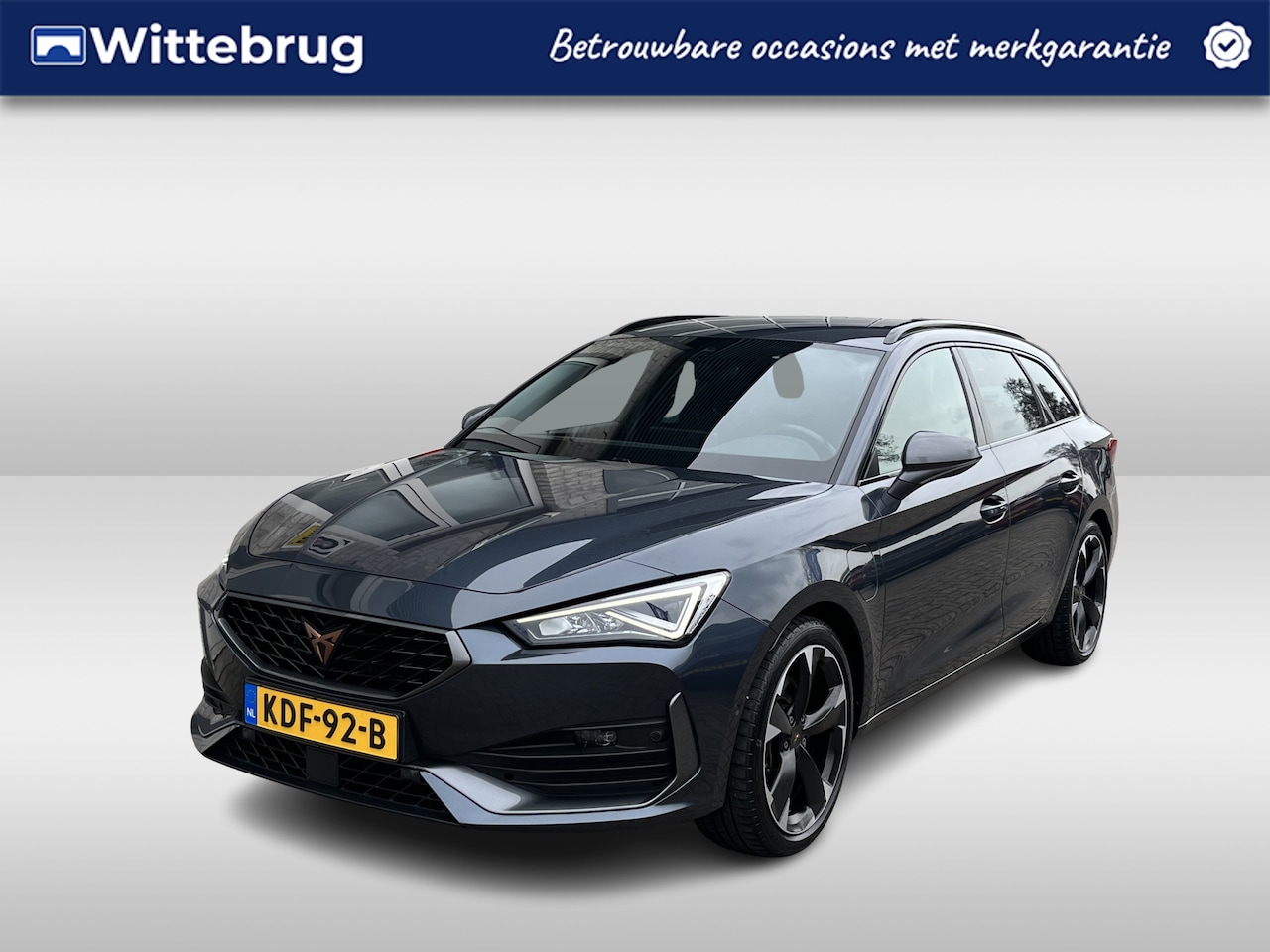 CUPRA Leon Sportstourer - 1.4 e-Hybrid Black Edition / AUTOMAAT/ LEER/ TREKHAAK/ ACC/ PARK.SENSOR.V+A/ CAMERA/ STUUR - AutoWereld.nl