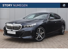BMW i5 - eDrive40 M Sport / Panoramadak / Trekhaak / Stoelventilatie / Parking Assistant Profession