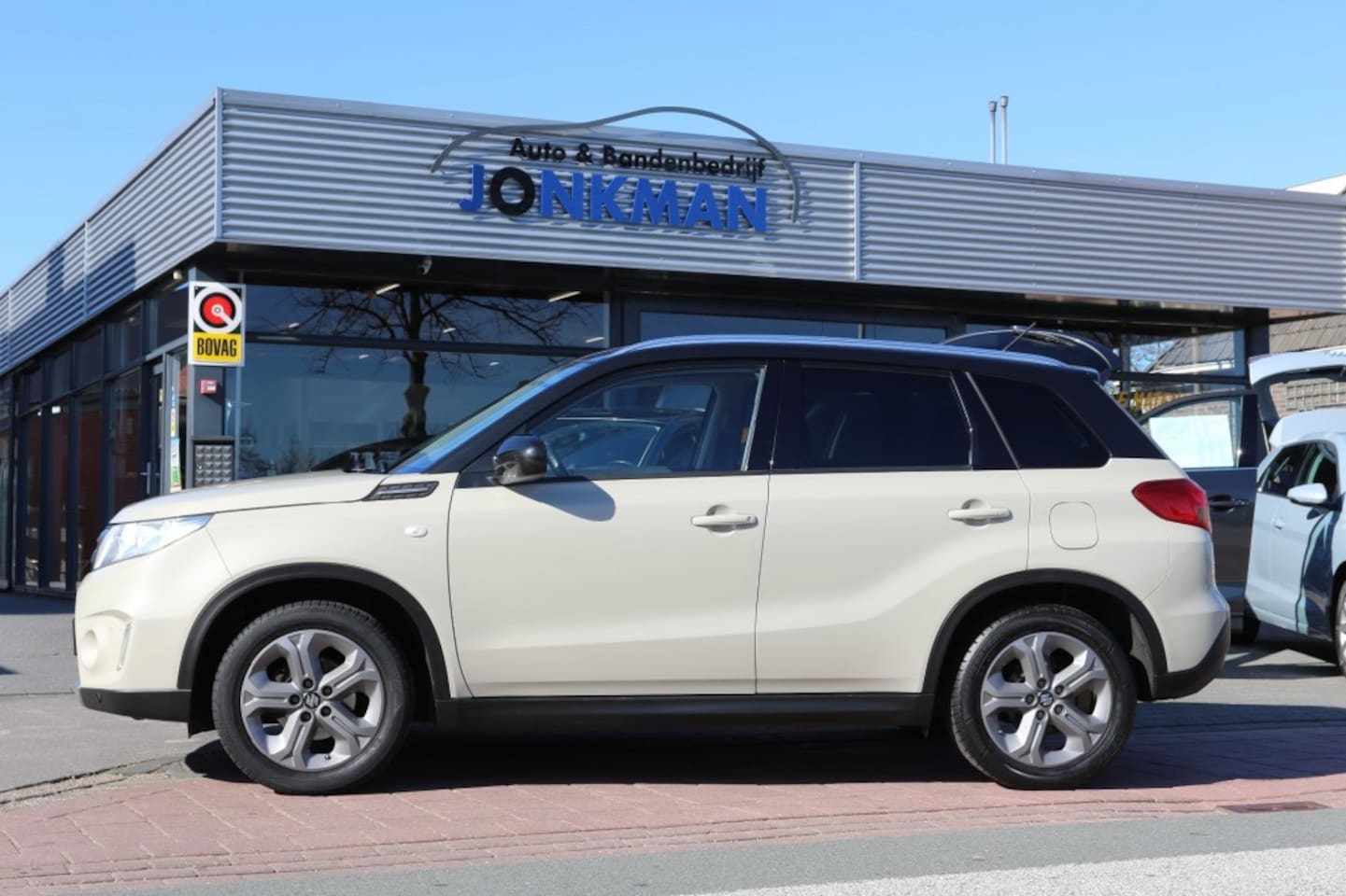 Suzuki Vitara - 1.6 RHINO exclusive automaat, afnb-trekhaak,camera, jaar garantie! - AutoWereld.nl