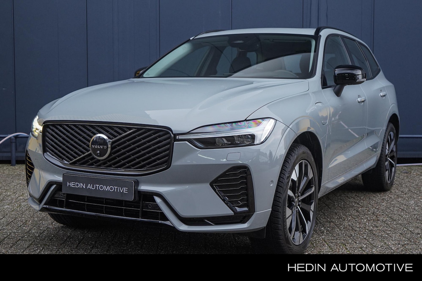 Volvo XC60 - 2.0 T6 Plug-in hybrid AWD Ultra Dark | Trekhaak | All seasonbanden | Harman/kardon audio | - AutoWereld.nl