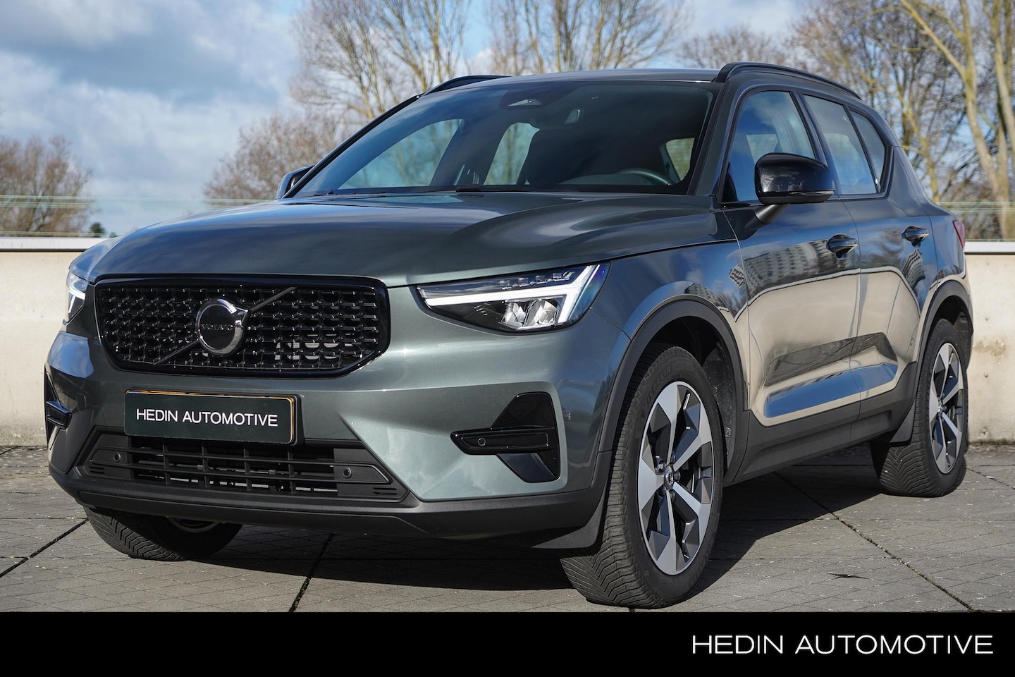 Volvo XC40 - 2.0 B4 Plus Black Edition | Adaptive Cruise Control | Verwarmbare voorstoelen | Achteruitr - AutoWereld.nl
