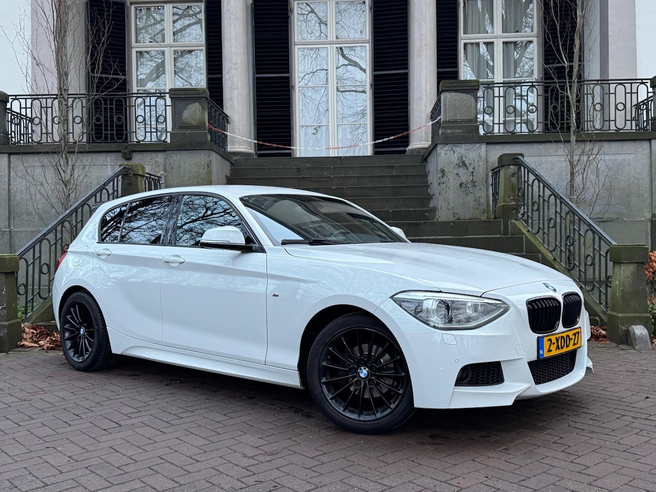 BMW 1-serie - 116i M-Pakket Automaat Navi Xenon Alcantara Climate Cruise Ctr Pdc - AutoWereld.nl