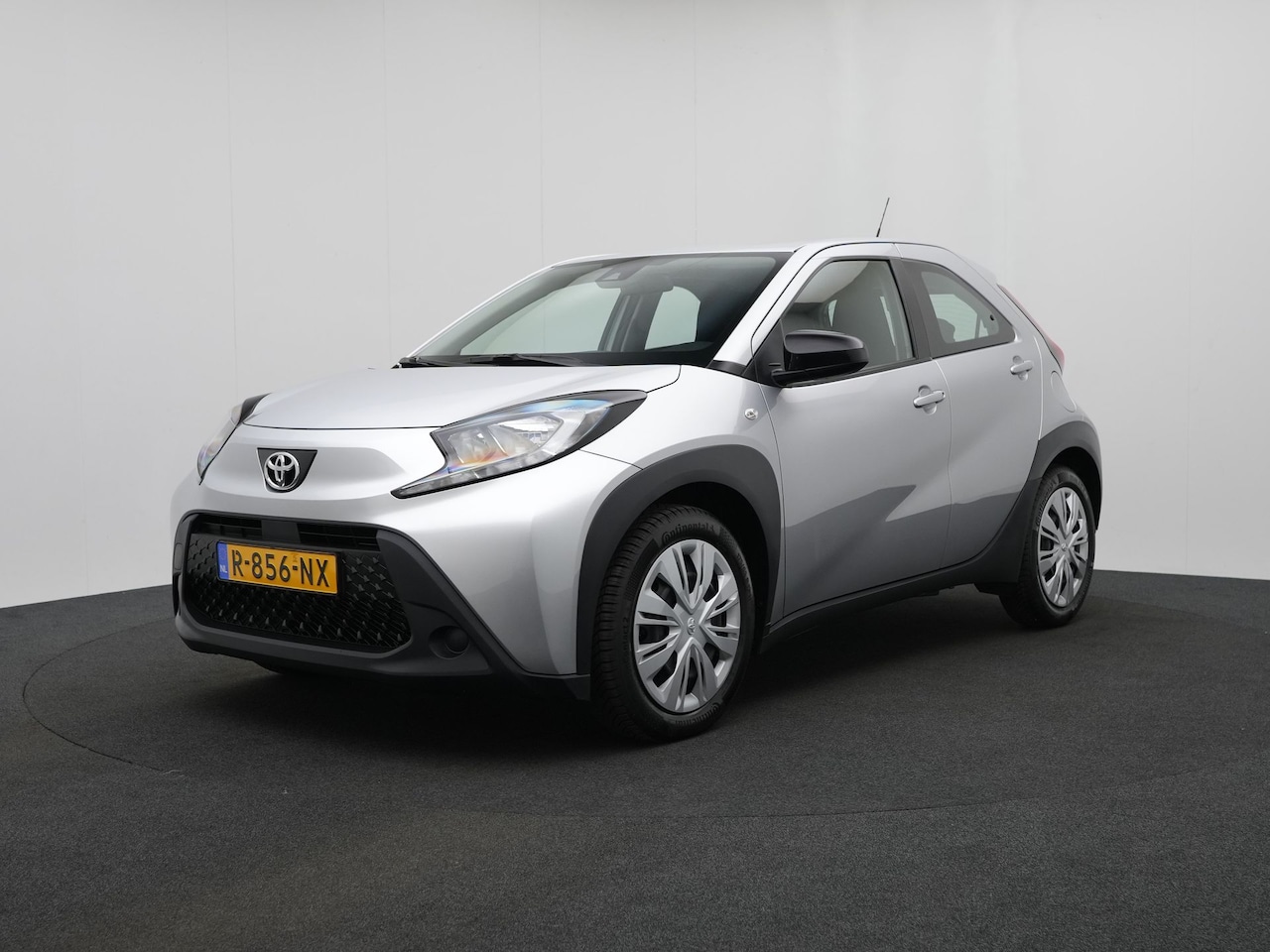 Toyota Aygo X - 1.0 VVT-i MT Play | Apple Carplay/Android Auto | Parkeercamera | Airconditioning - AutoWereld.nl