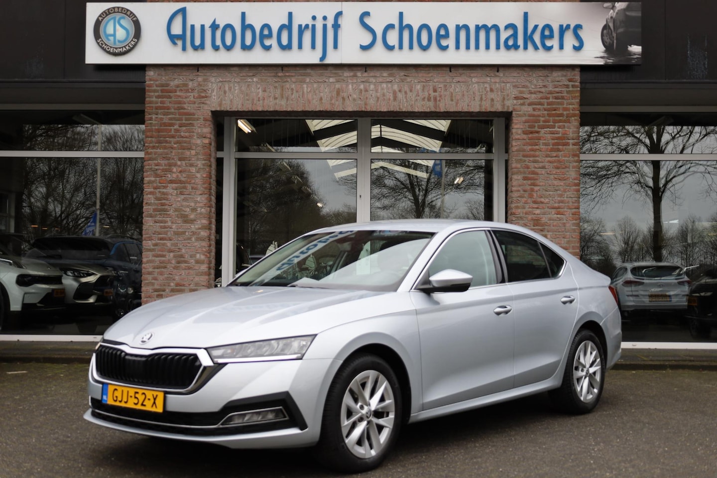 Skoda Octavia - 1.0 e-TSI Business Edition Plus STOELVERW. SFEERVERL. CARPLAY CAMERA DIGITAL-DASH ACC DAB - AutoWereld.nl