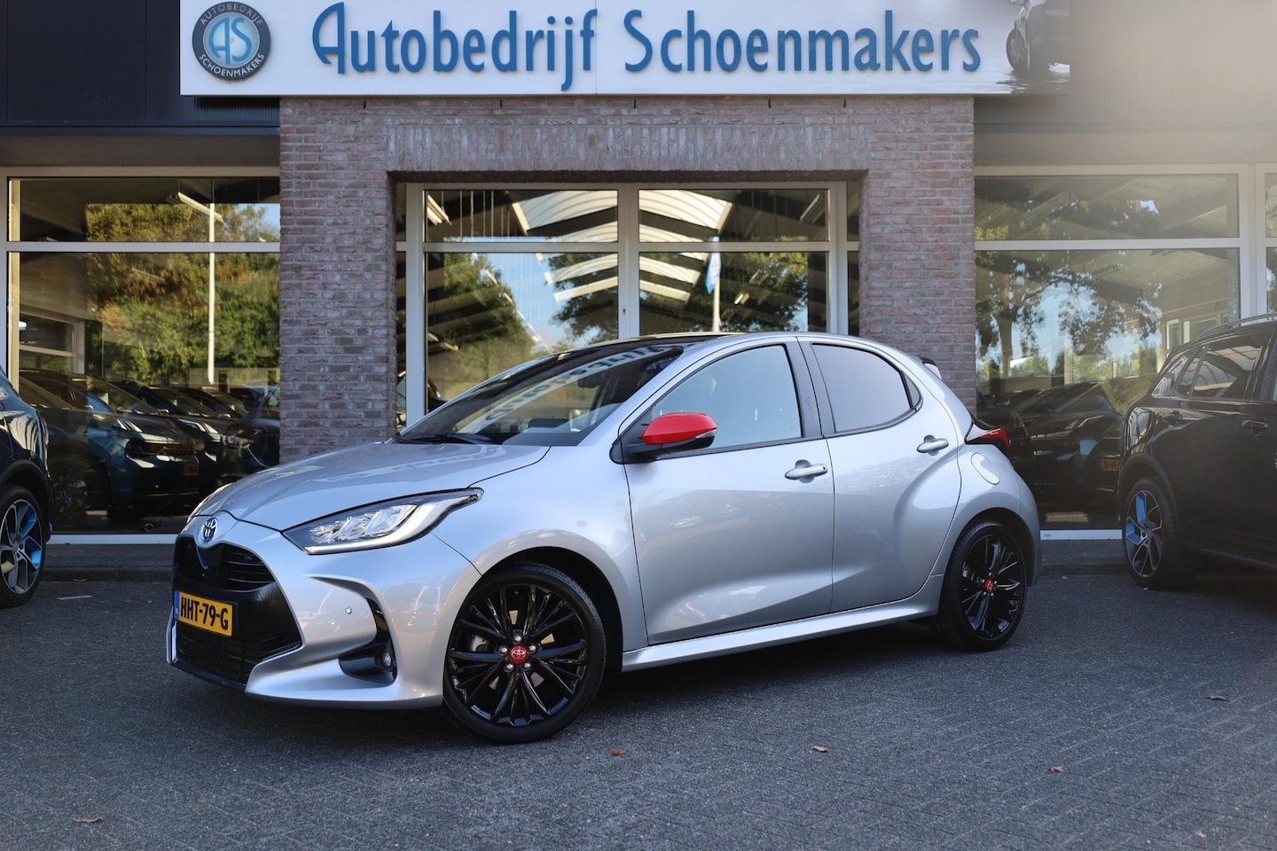 Toyota Yaris - 1.5 Hybrid Executive PANO CARPLAY HALF-LEER STOEL/STUURVERW. CAMERA HUD CRUISE CLIMA DAB 2 - AutoWereld.nl