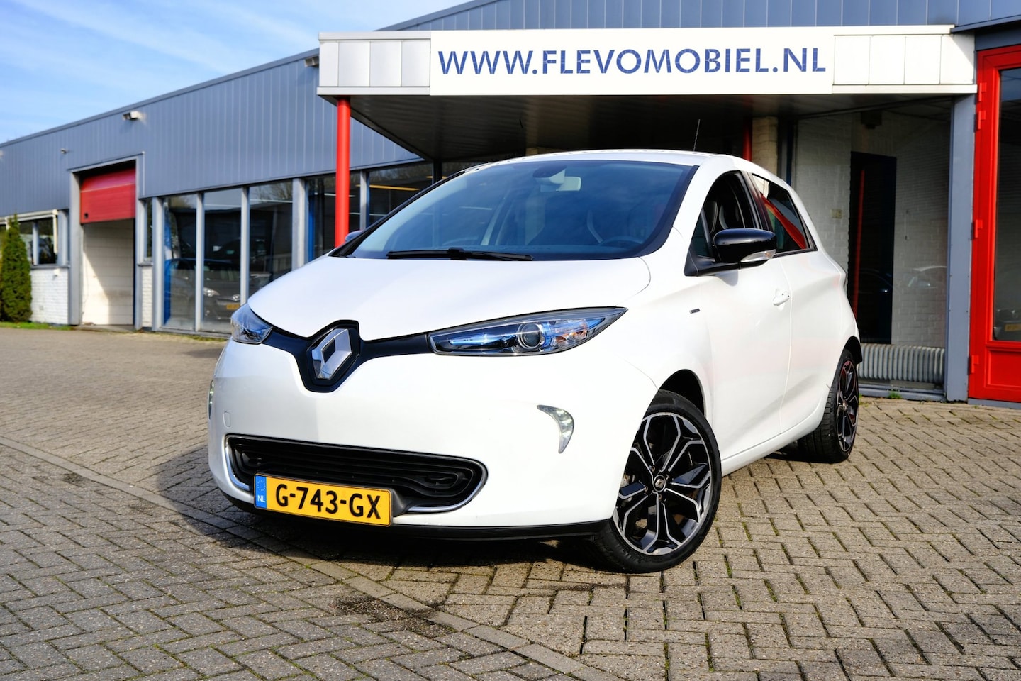 Renault Zoe - R110 Iconic 41 kWh (Huur Accu) Aut. Half Leder|Clima|R-Link|Bose|DAB+ - AutoWereld.nl