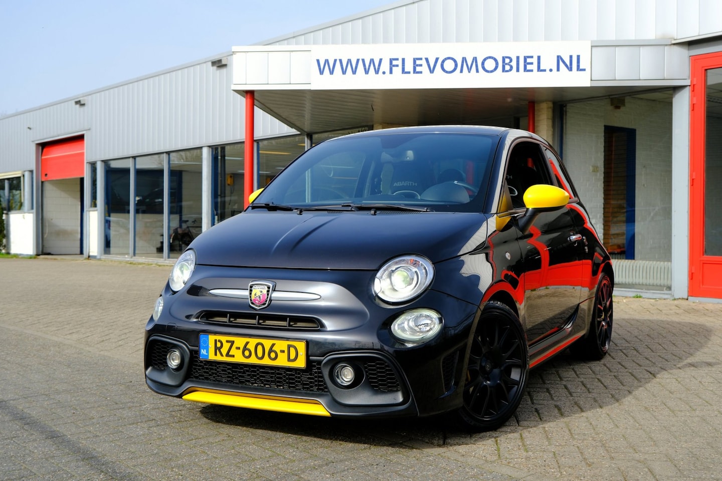 Abarth 500 - 1.4 T-Jet Abarth 595 Pista Monza|Beats Audio|Clima|Leder|Navi|PDC|Bluetooth - AutoWereld.nl