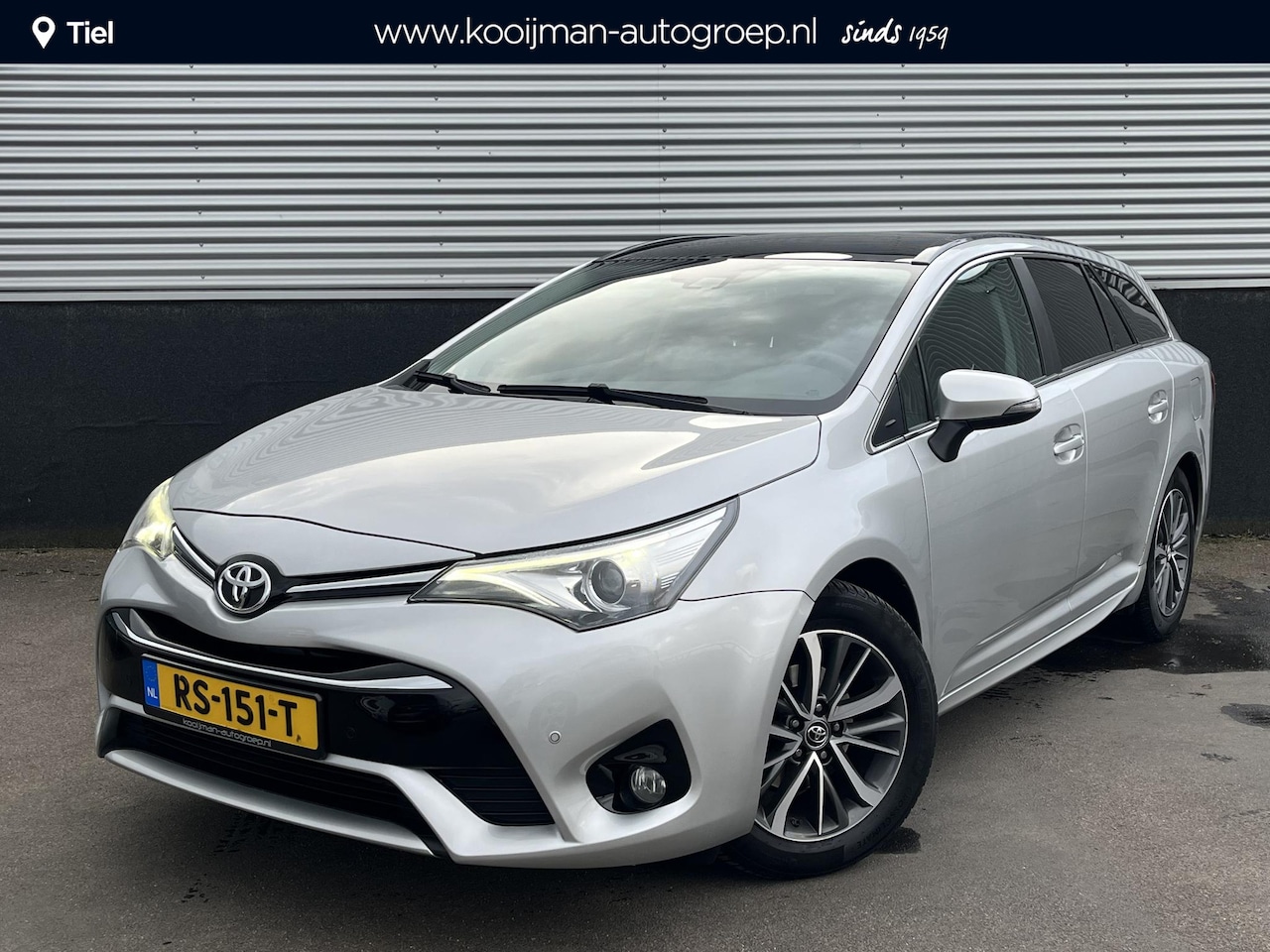 Toyota Avensis Touring Sports - 1.8 VVT-i Executive Automaat, Panoramadak, Trekhaak, Navigatie, LMV, Cruise control, Achte - AutoWereld.nl