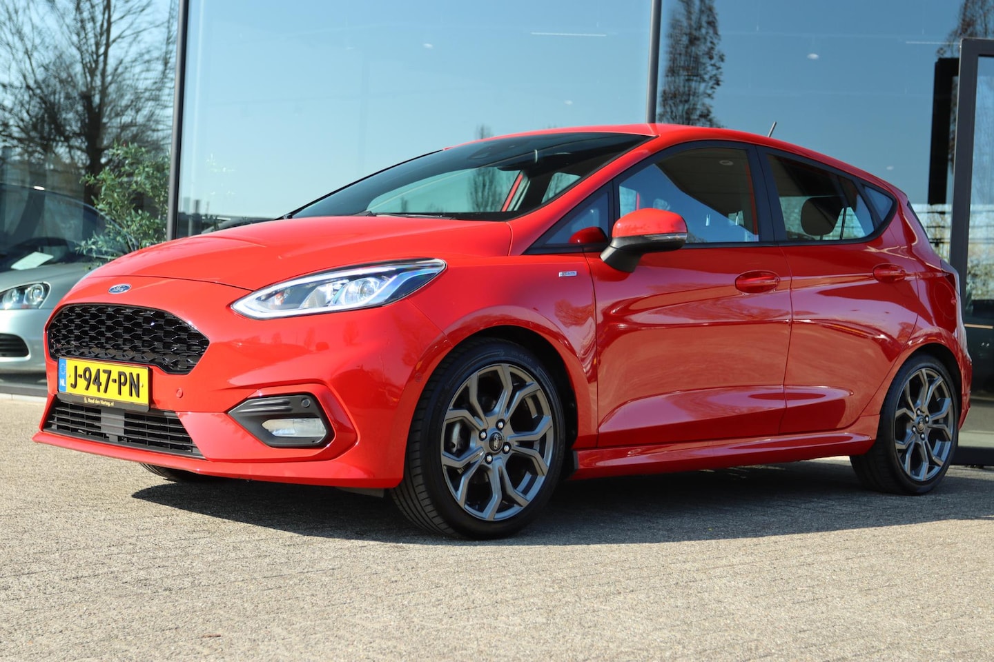 Ford Fiesta - 1.0 EB AUTOMAAT ST-LINE + TREKHAAK | FULL LED | STUUR/STOELVERW. | APPLE CARPLAY - AutoWereld.nl