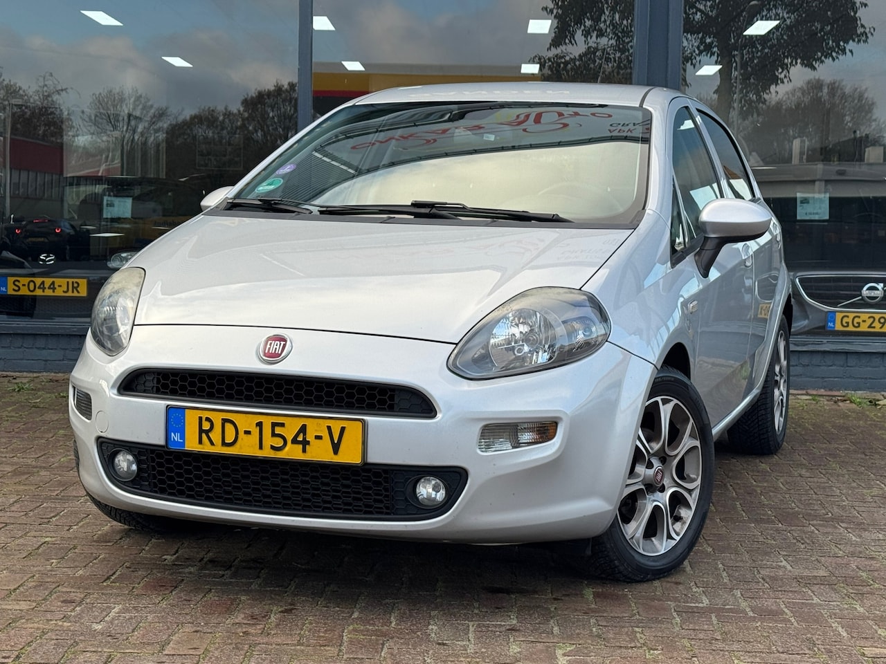 Fiat Punto Evo - 0.9 TwinAir Sempre | 1e Eigenaar | Parkeersensor | Trekhaak | Cruise | L.M Velgen - AutoWereld.nl