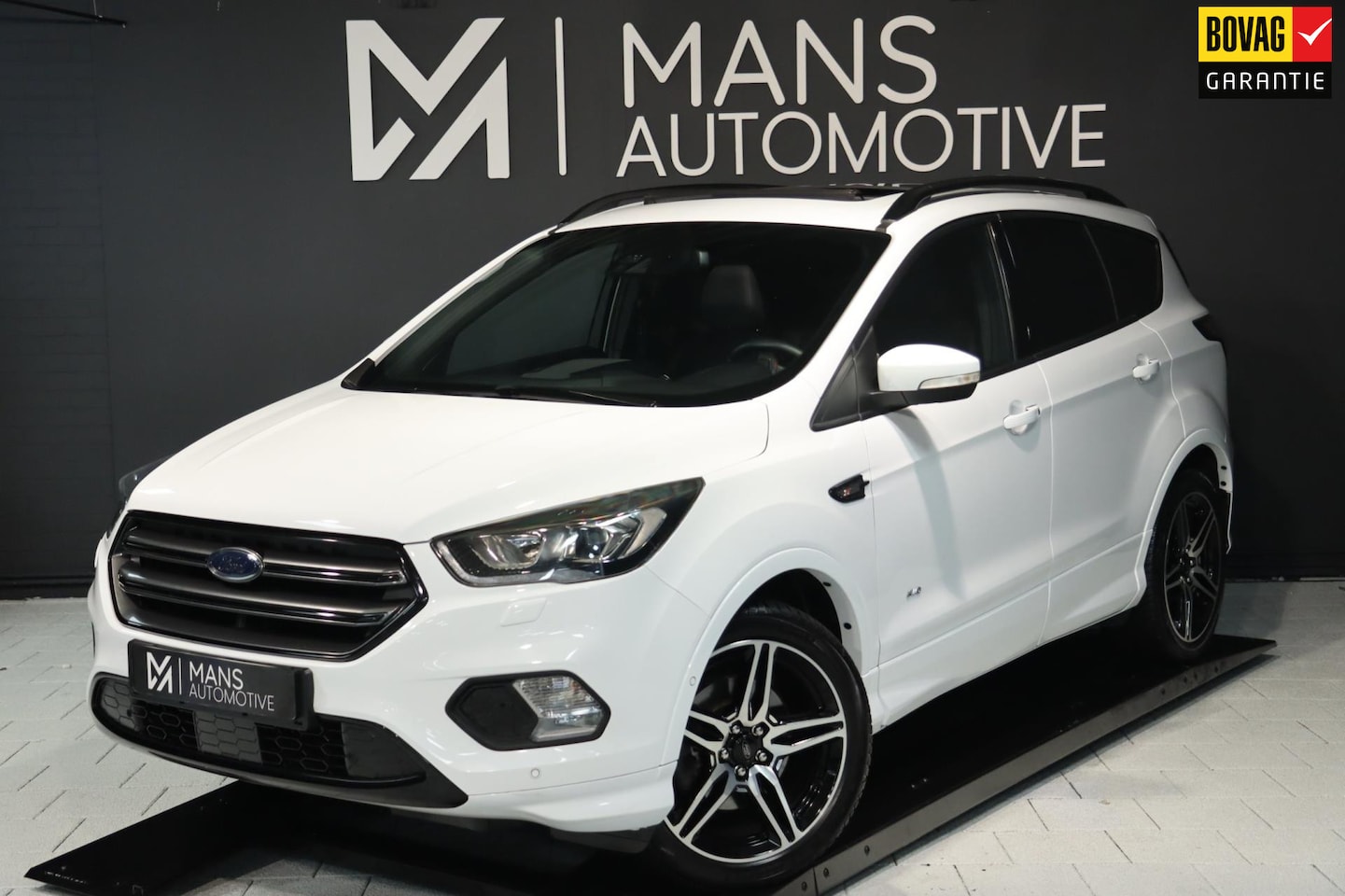 Ford Kuga - 1.5 EcoBoost ST Line / PANODAK / KEYLESS / CAMERA / CARPLAY / STOEL+STUURVERW - AutoWereld.nl