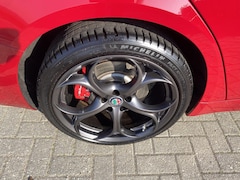Alfa Romeo Giulia - 2.0 T AWD Veloce Rossa Alfa - Cognac Veloce interieur - 19 QV velgen