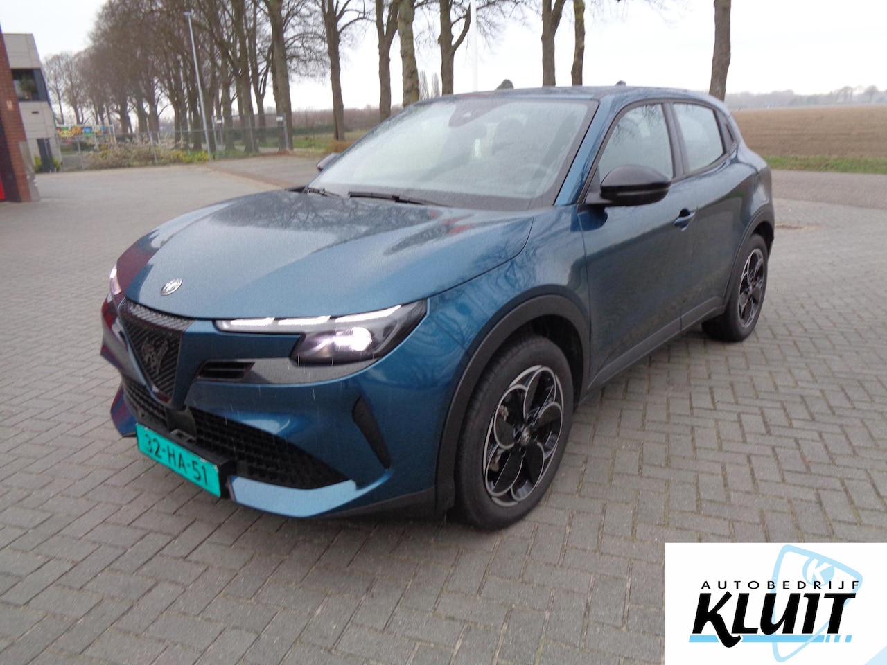 Alfa Romeo Junior - Elettrica 54 kWh 2x op voorraad kleur Blue Navagli en Grigio Arese - AutoWereld.nl