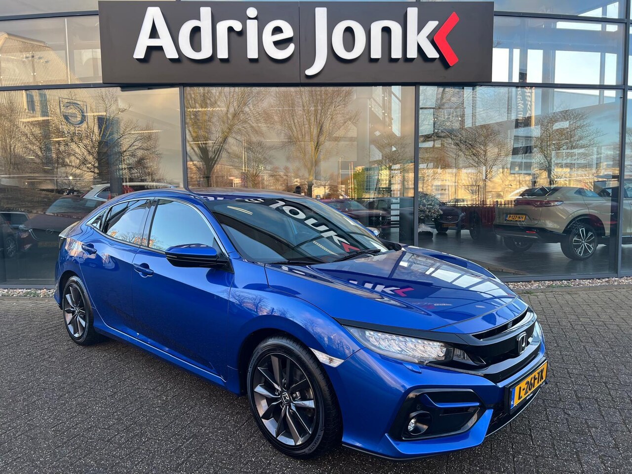Honda Civic - 1.0 i-VTEC Business Edition AUTOMAAT | TREKHAAK | NED. AUTO | A.CAMERA | NAVIGATIE | STOEL - AutoWereld.nl