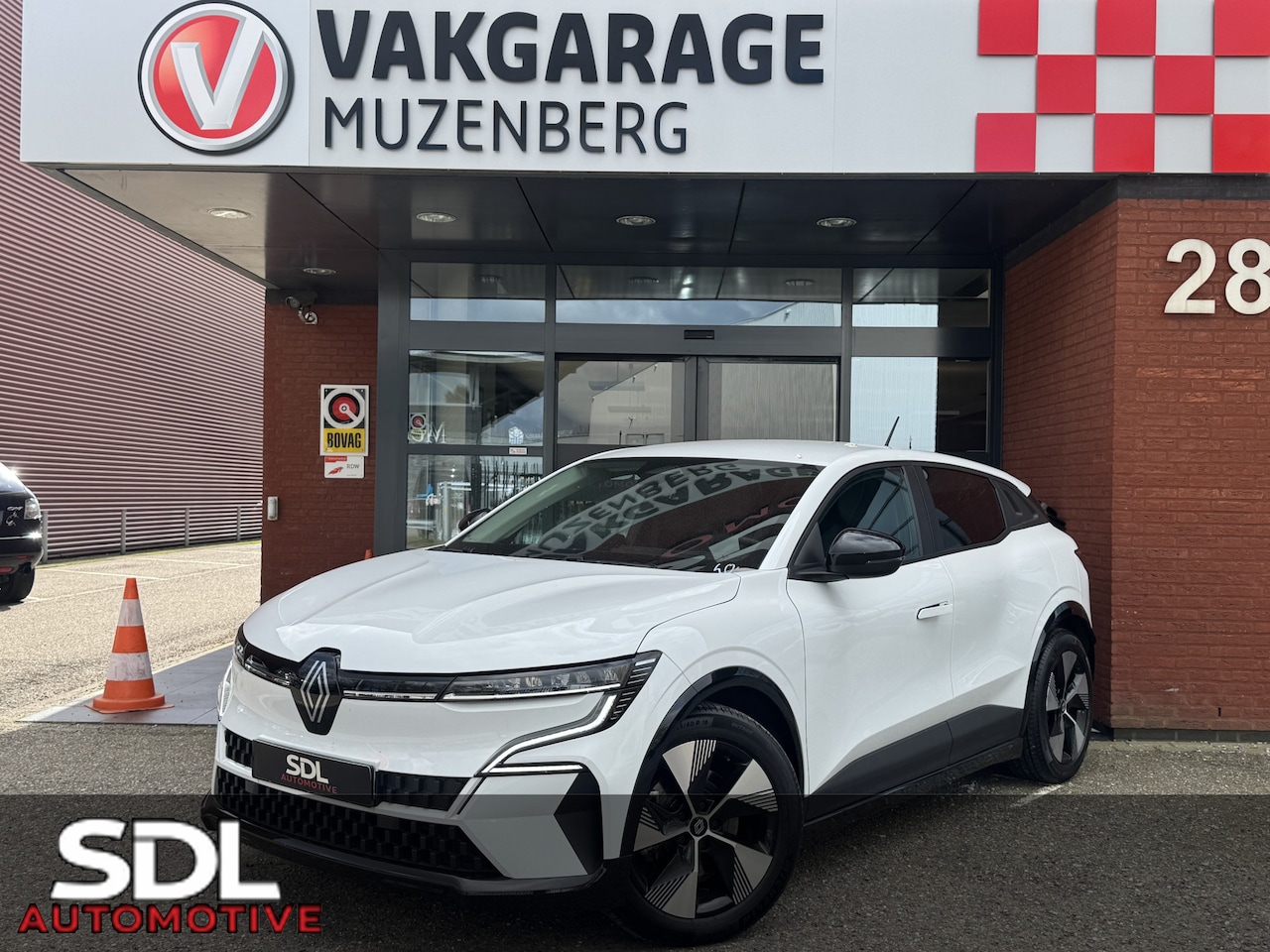 Renault Mégane E-Tech - EV40 Boost Charge Equilibre // APPLE CARPLAY - ANDROID AUTO // CLIMA // CRUISE // CAMERA / - AutoWereld.nl