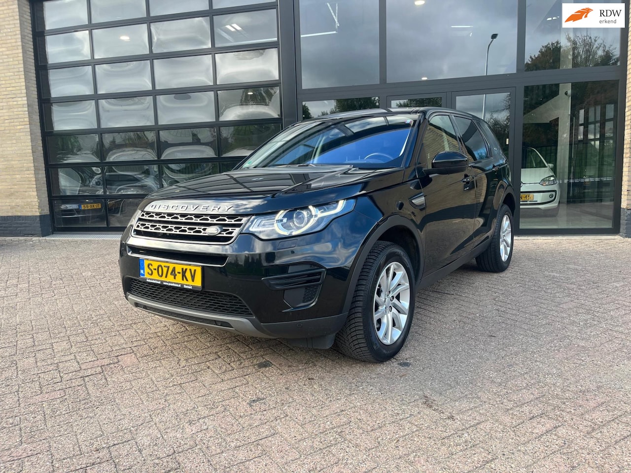 Land Rover Discovery Sport - 2.0 Si4 4WD Urban Series SE 2.0 Si4 4WD Urban Series SE, Leer, Automaat, Btw - AutoWereld.nl