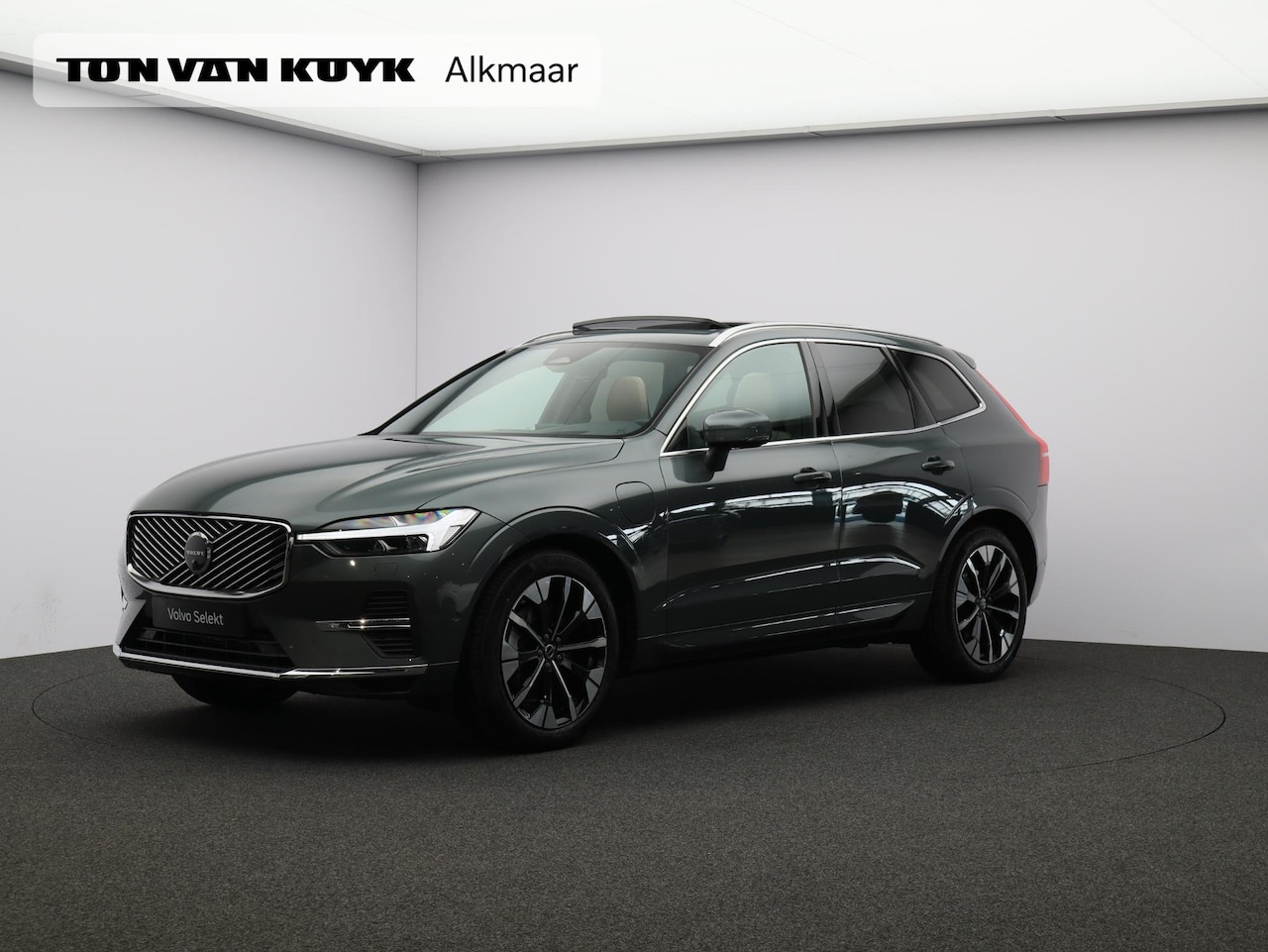Volvo XC60 - 2.0 T6 Plug-in hybrid AWD Ultra Bright / Luchtvering / Panoramadak / 360 Camera / Head-Up - AutoWereld.nl