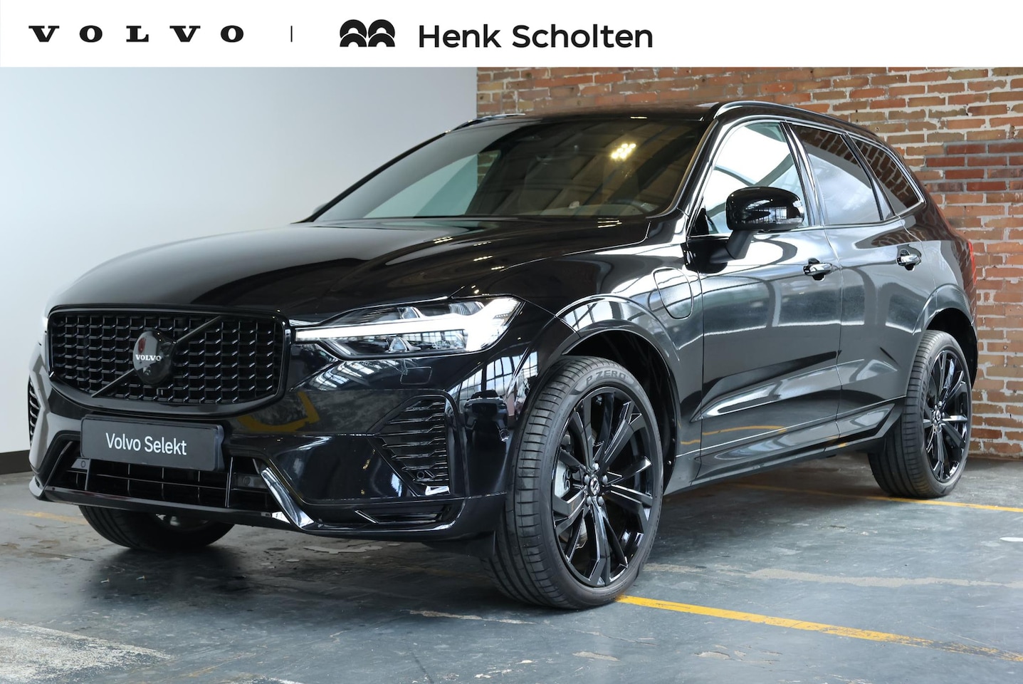 Volvo XC60 - T6 Plug-in hybrid AWD Plus Black Edition | Panoramadak | 360° Parkeercamera | Parkeersenso - AutoWereld.nl