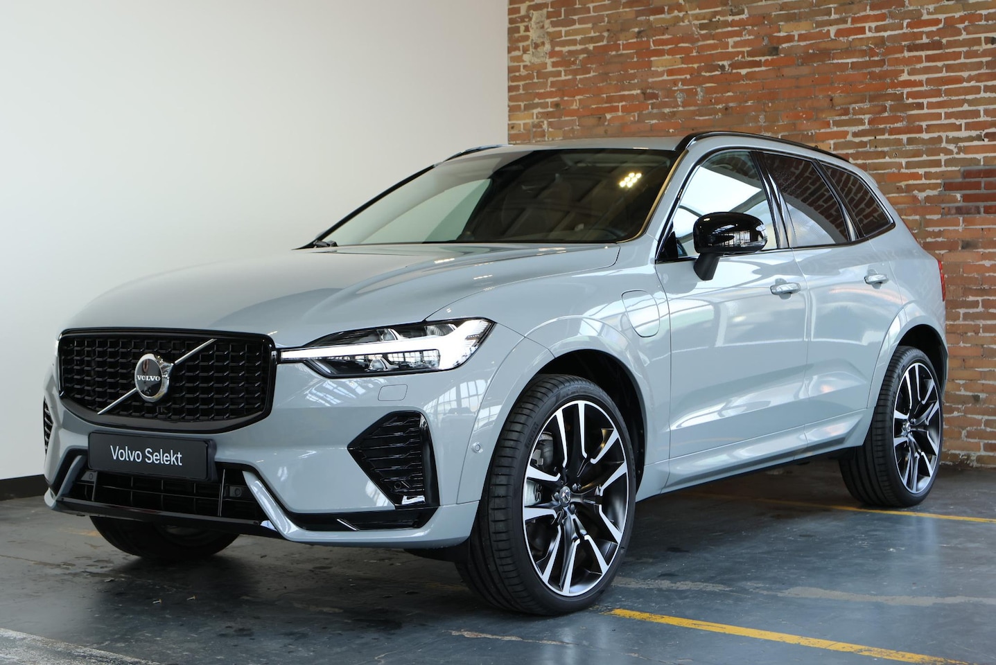 Volvo XC60 - T8 Plug-in hybrid AWD Ultra Black Edition | Bowers & Wilkins Premium Audio | Luchtvering | - AutoWereld.nl