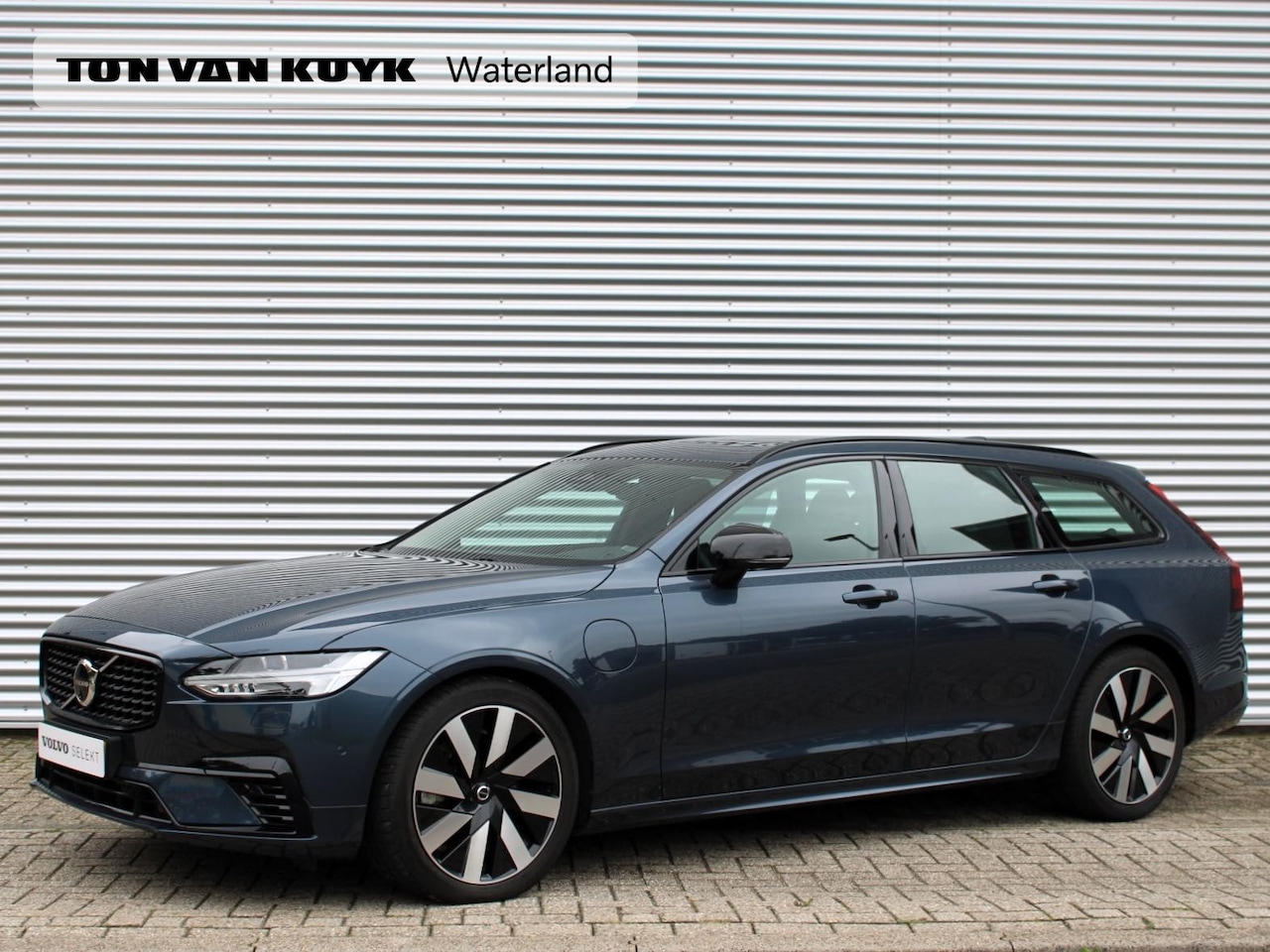 Volvo V90 - T6 Plug-in hybrid AWD Ultimate Dark Automaat / Panoramadak / 360 graden camera / Volvo Ala - AutoWereld.nl