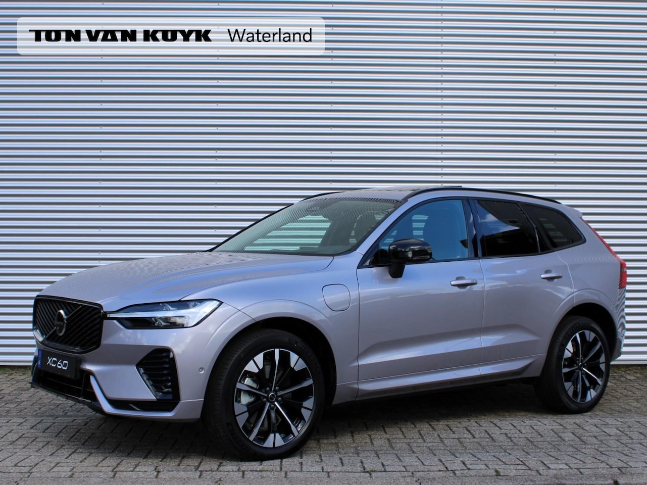 Volvo XC60 - 2.0 T6 Plug-in hybrid AWD Plus Dark Automaat / Panoramadak / Head-up display / 360* camera - AutoWereld.nl