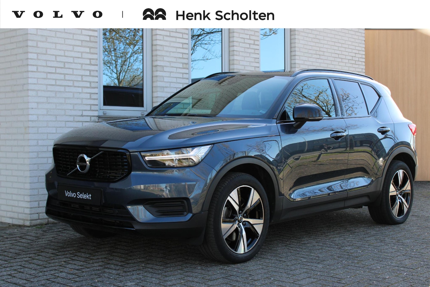 Volvo XC40 - T4 Recharge R-Design | Verwarmbare voorstoelen en stuurwiel | Parkeercamera achter | Apple - AutoWereld.nl