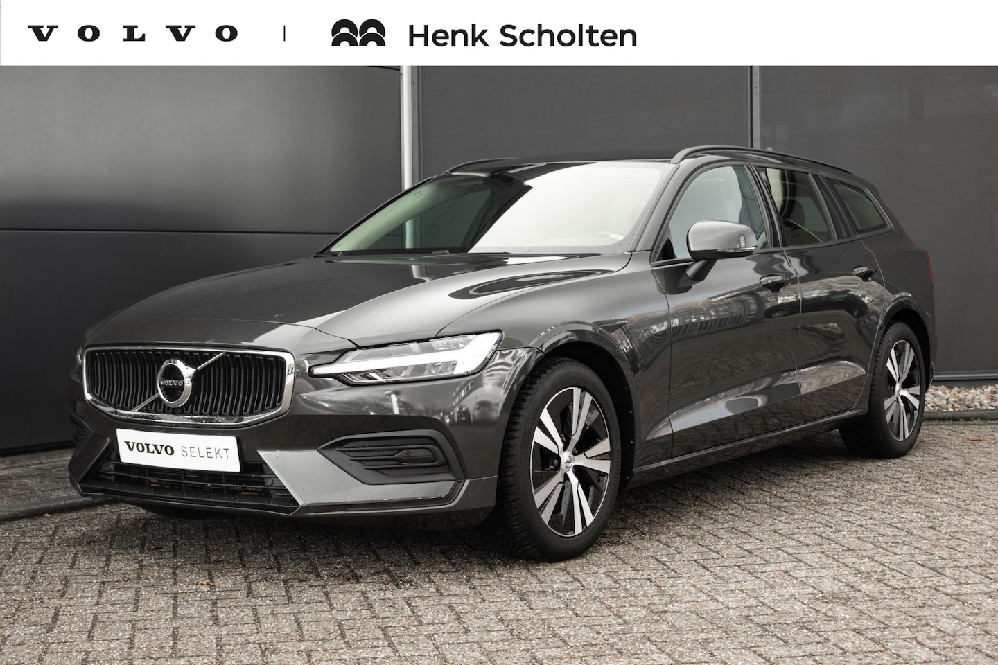 Volvo V60 - 2.0 B3 Essential Edition | Adaptieve Cruise Control | Camera | Stoel en stuurverwarming | - AutoWereld.nl