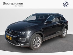 Volkswagen T-Roc - 1.5 TSI Style Business | 150 Pk | Automaat | Trekhaak | Navi | Clima | Pdc | A-Camera | LE