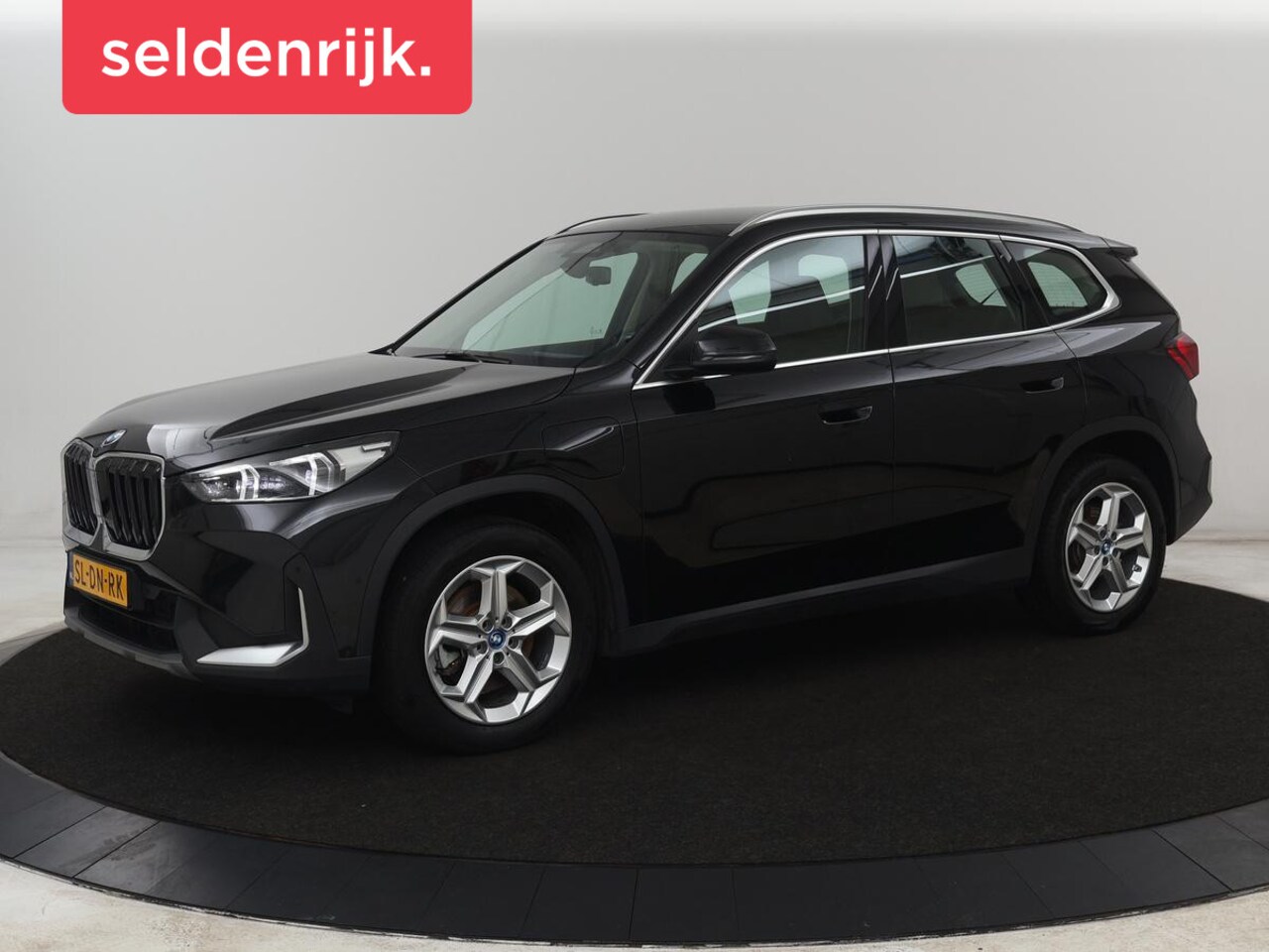 BMW X1 - xDrive25e | Leder | Sportstoelen | Carplay | Adaptief LED | Keyless | Camera | Park Assist - AutoWereld.nl