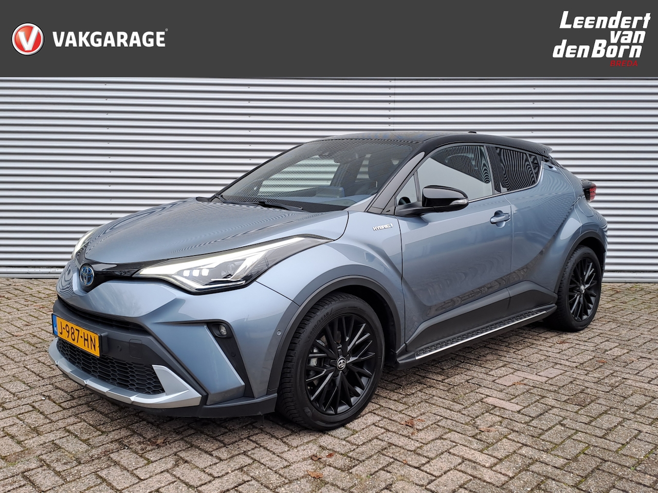 Toyota C-HR - 1.8 Hybrid Bi-Tone | Apple Carplay/Android Auto | Camera | Automaat | Dab | Cruise - AutoWereld.nl