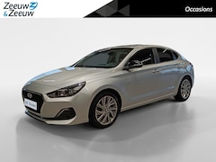 Hyundai i30 Fastback - 1.0 T-GDI Comfort | Trekhaak | All weatherbanden | Navigatie | Camera |